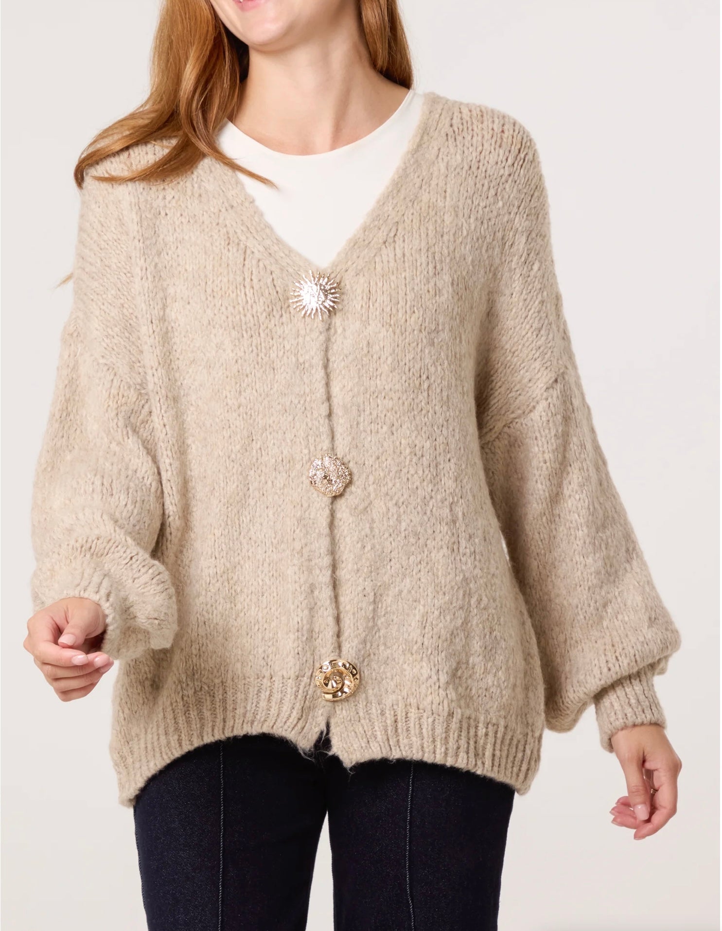 Thick knit Cardigan Gold brooch Button