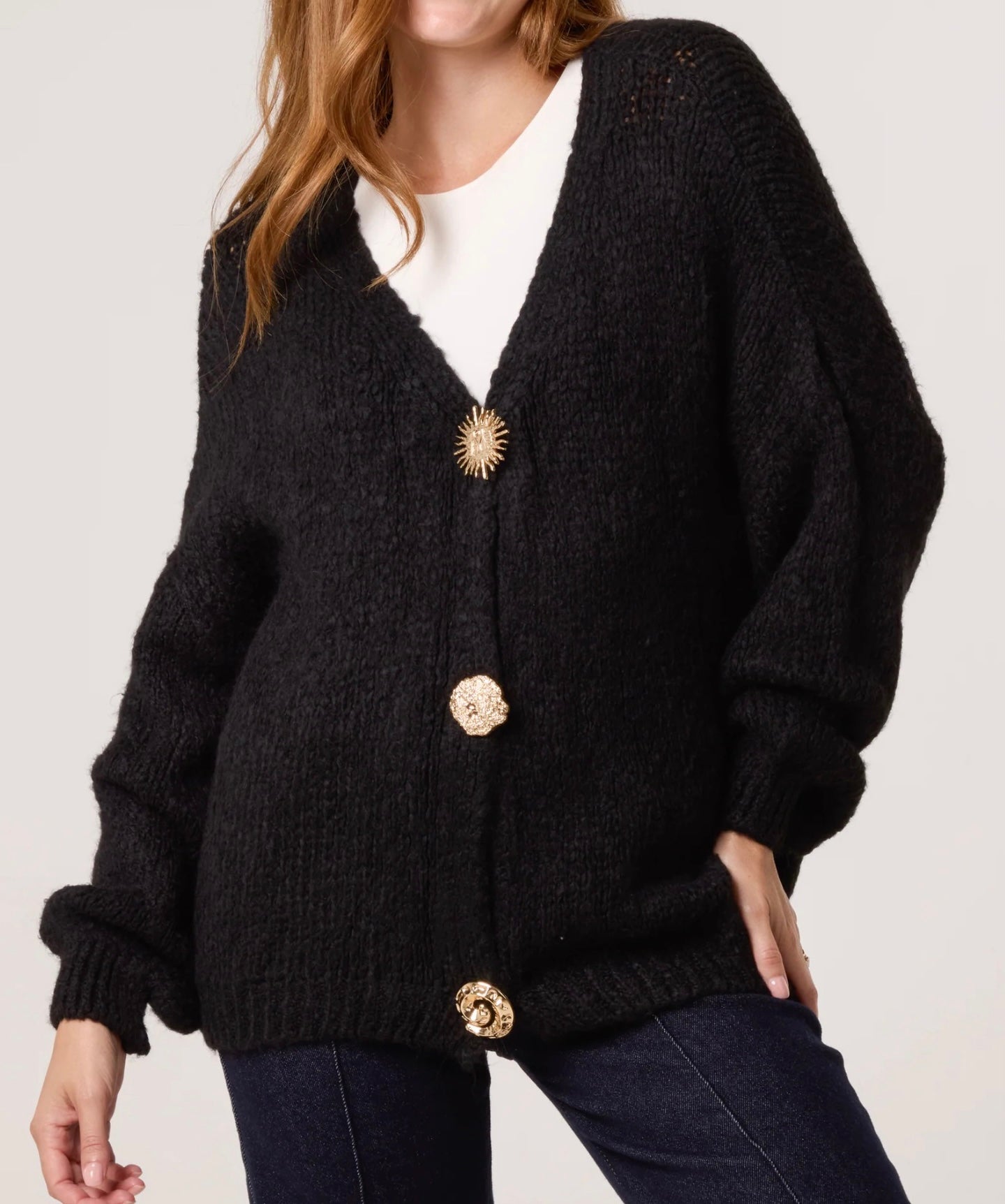 Thick knit Cardigan Gold brooch Button